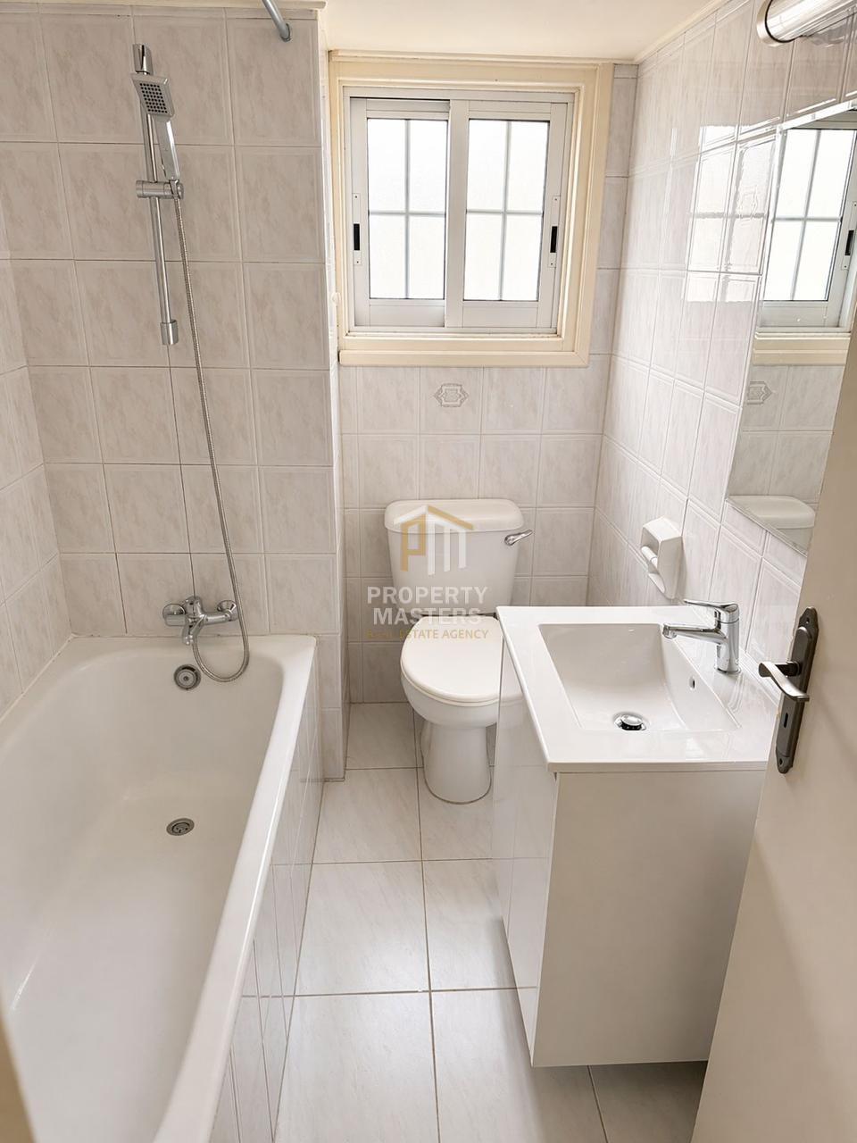 Spacious Unfurnished Three Bedroom Apartment in Palouriotissa, Nicosia photo 8