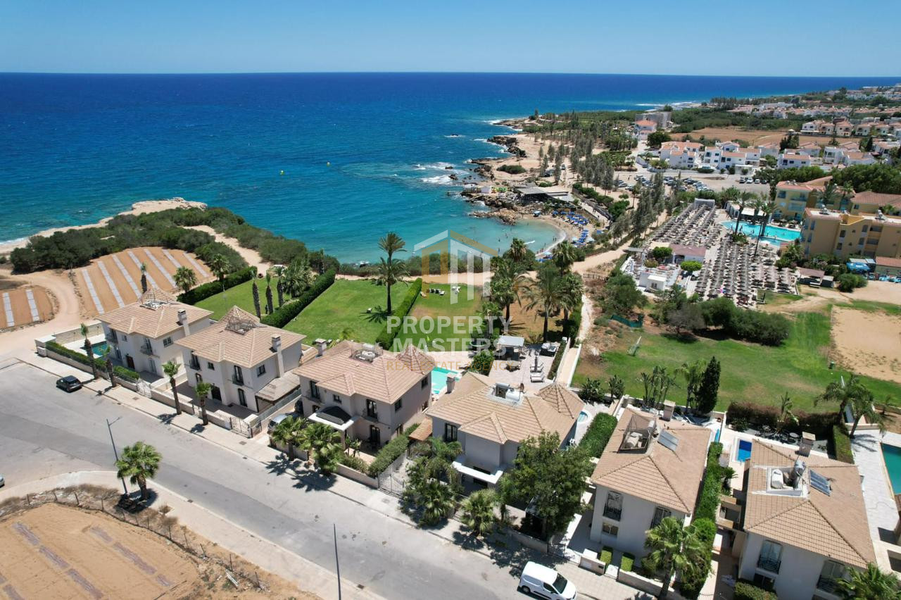 Modern Sea Front Villa in Paralimni photo 9