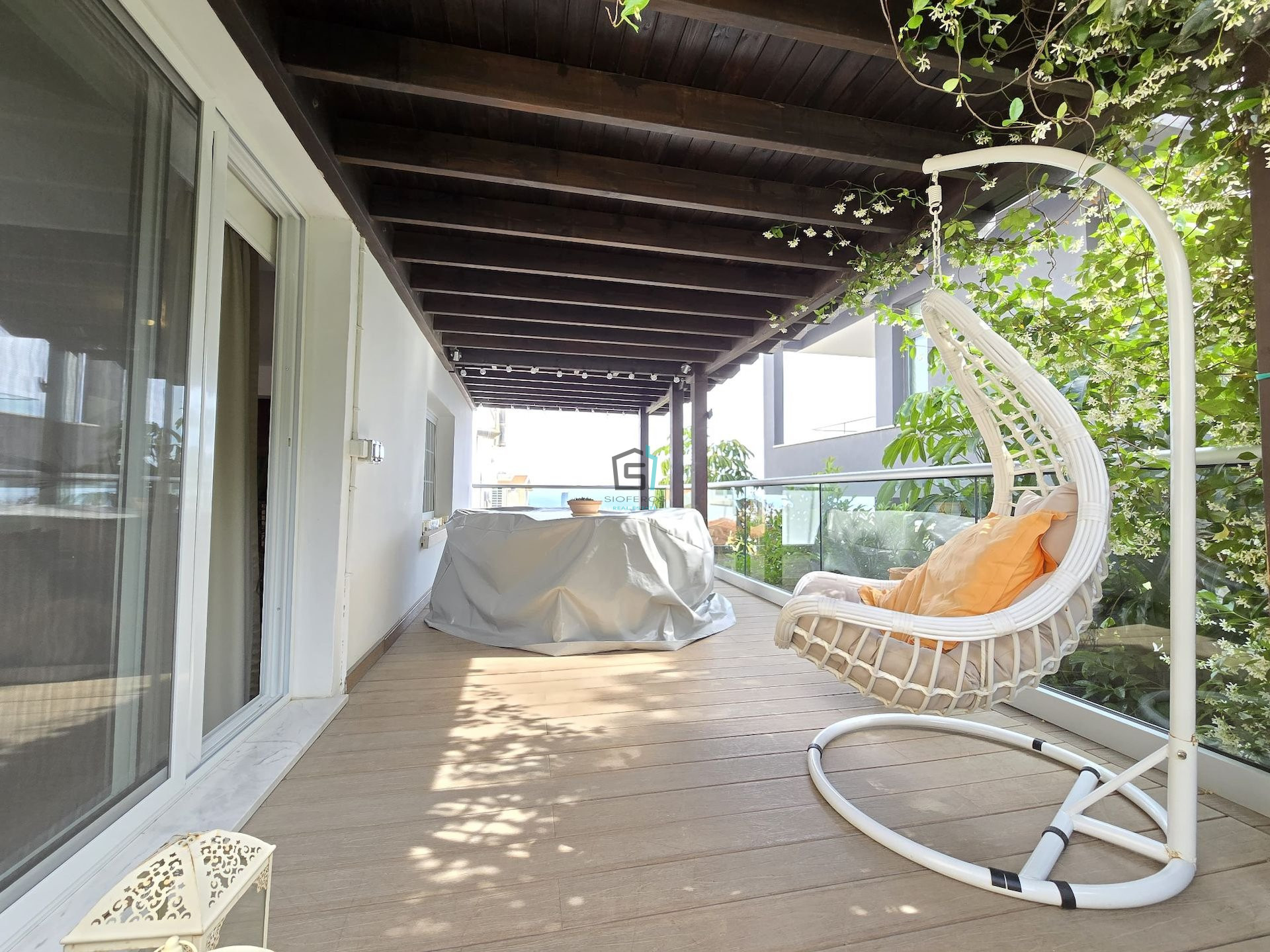 SPACIOUS 4 + 1 Bedroom House - PANTHEA - 5