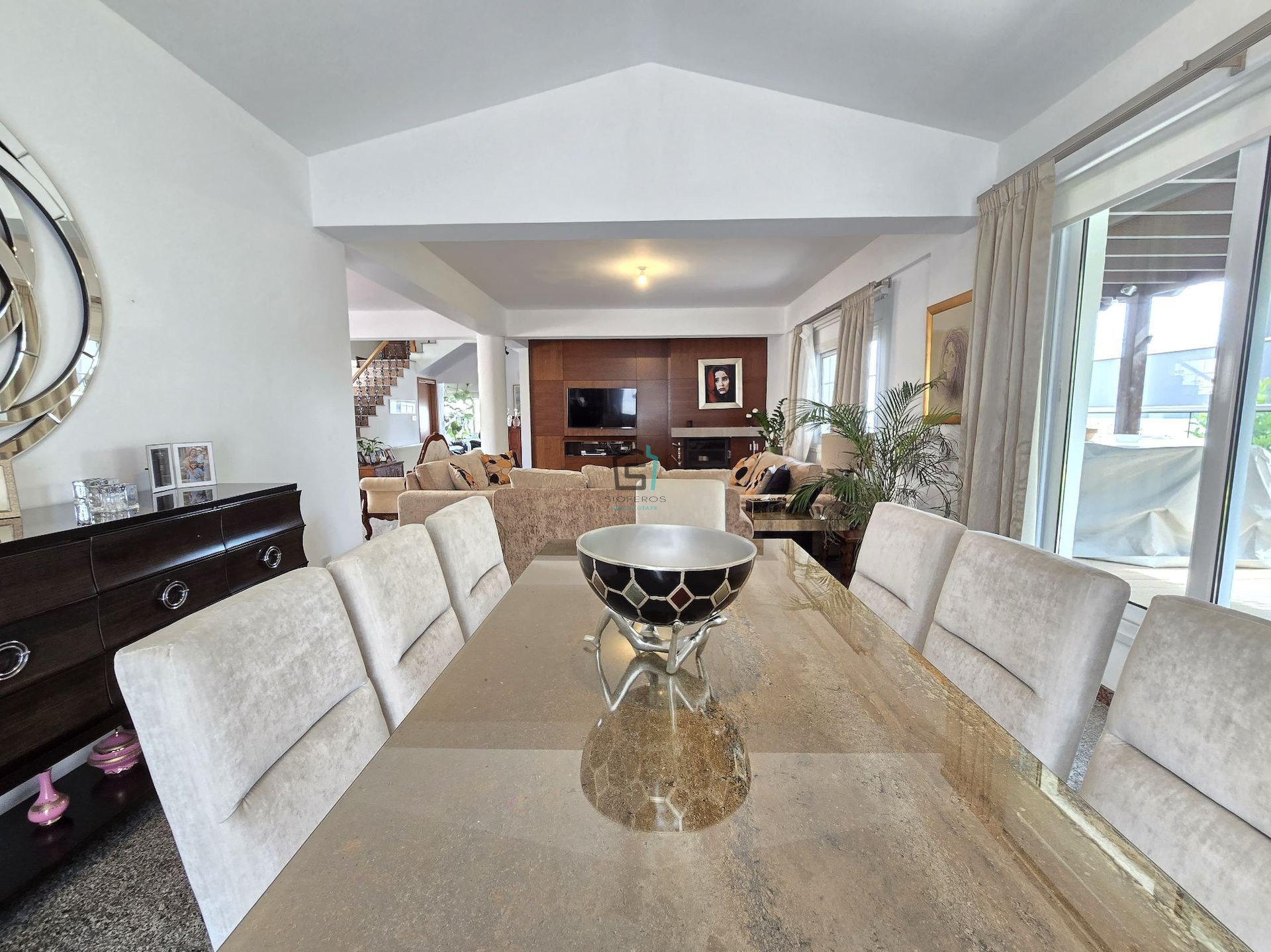 SPACIOUS 4 + 1 Bedroom House - PANTHEA - 4