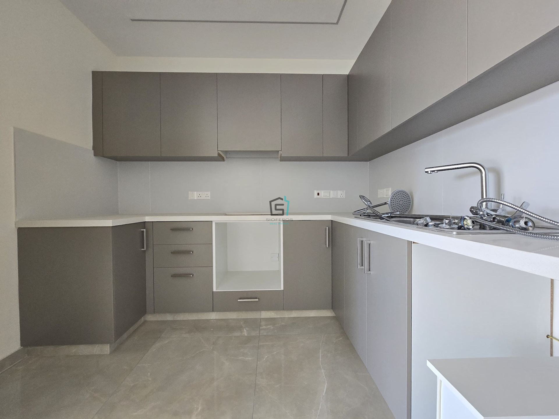 ALL NEW 2 Bedroom ROOF GARDEN Apartment - Omonias - 3