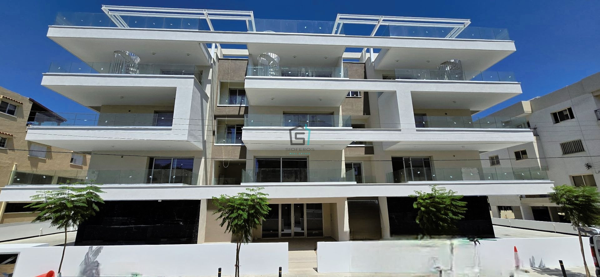 ALL NEW 2 Bedroom Apartment - Omonias