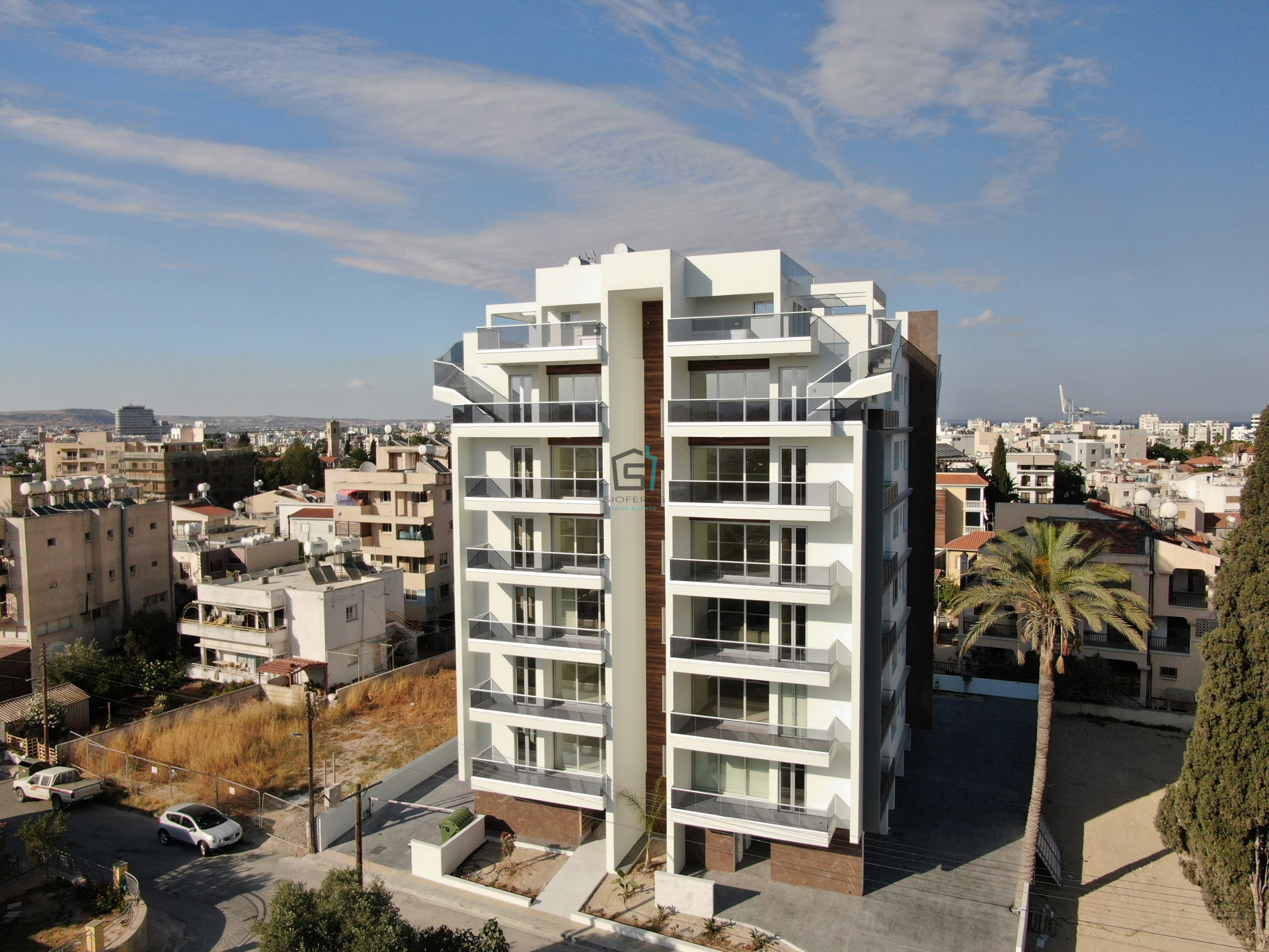 4 Bedroom TOP Floor Roof Garden Apartment - Larnaca center