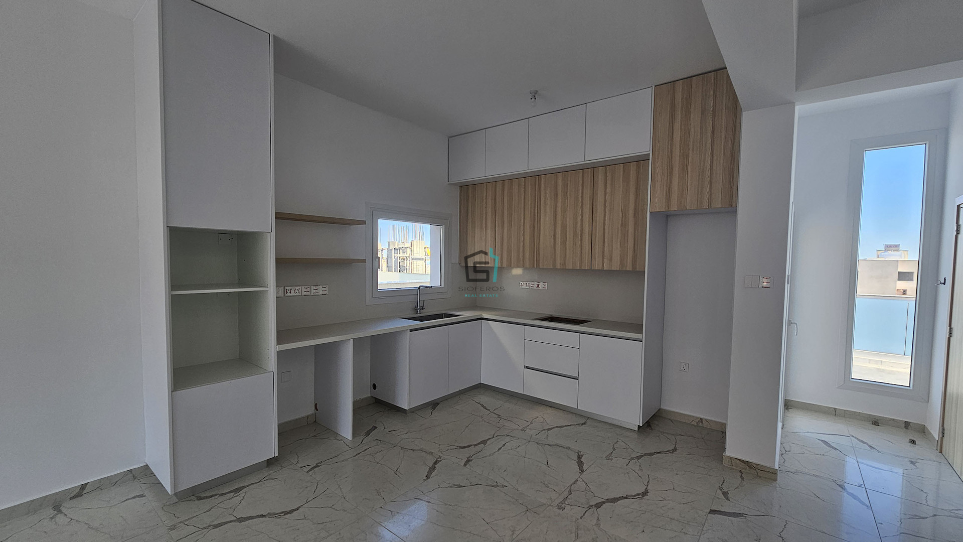 Stunning 3 Bedroom House - YPSOUPOLIS - 3