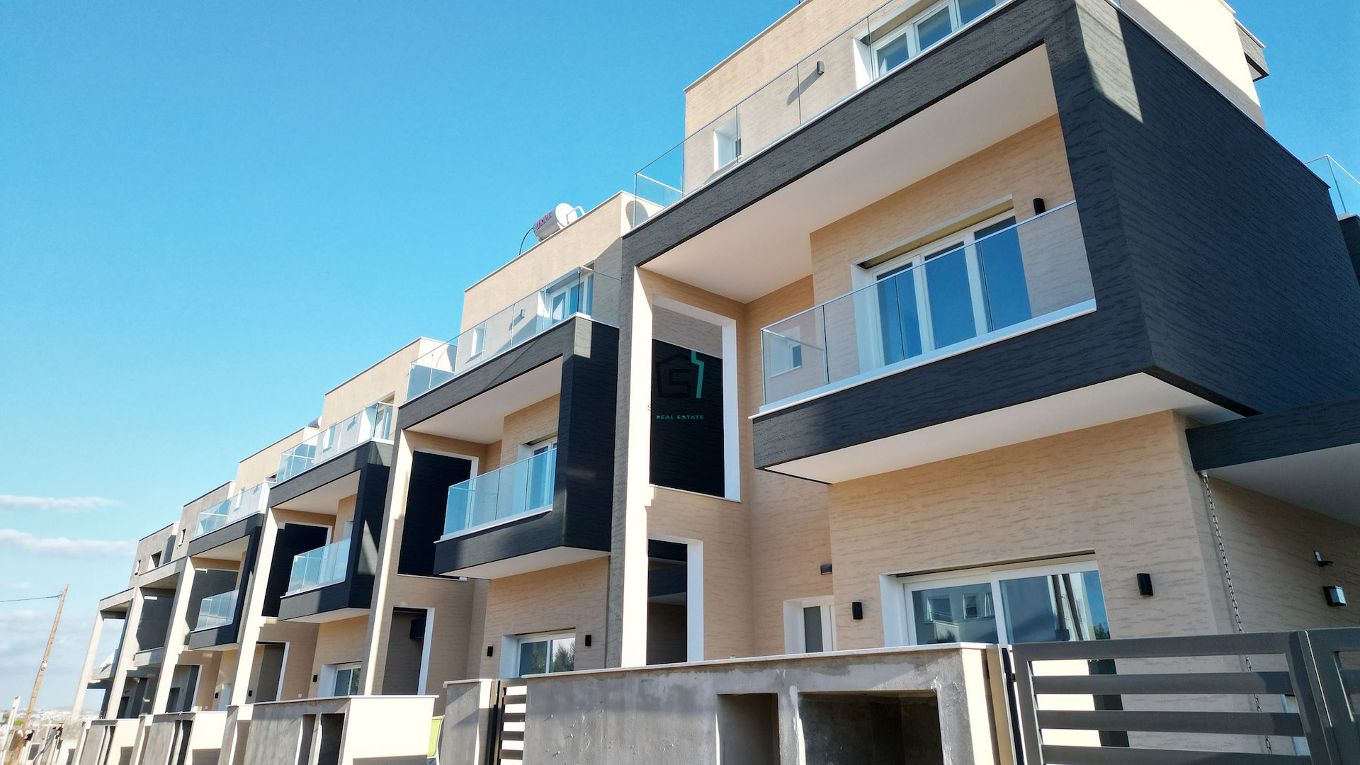 Stunning 3 Bedroom House - YPSOUPOLIS