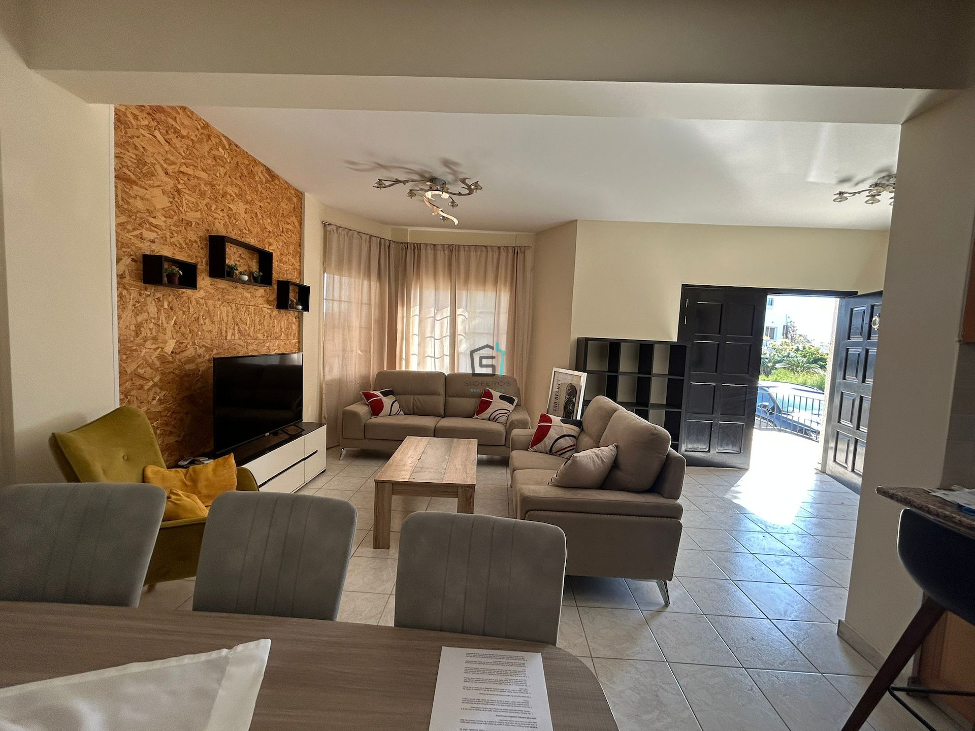 Premium Location 3 Bedroom House - Linopetra - 2