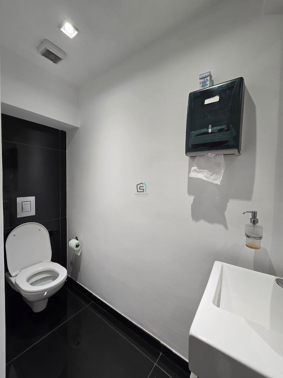 Modern Office 138 sqm - Historical Center - 4