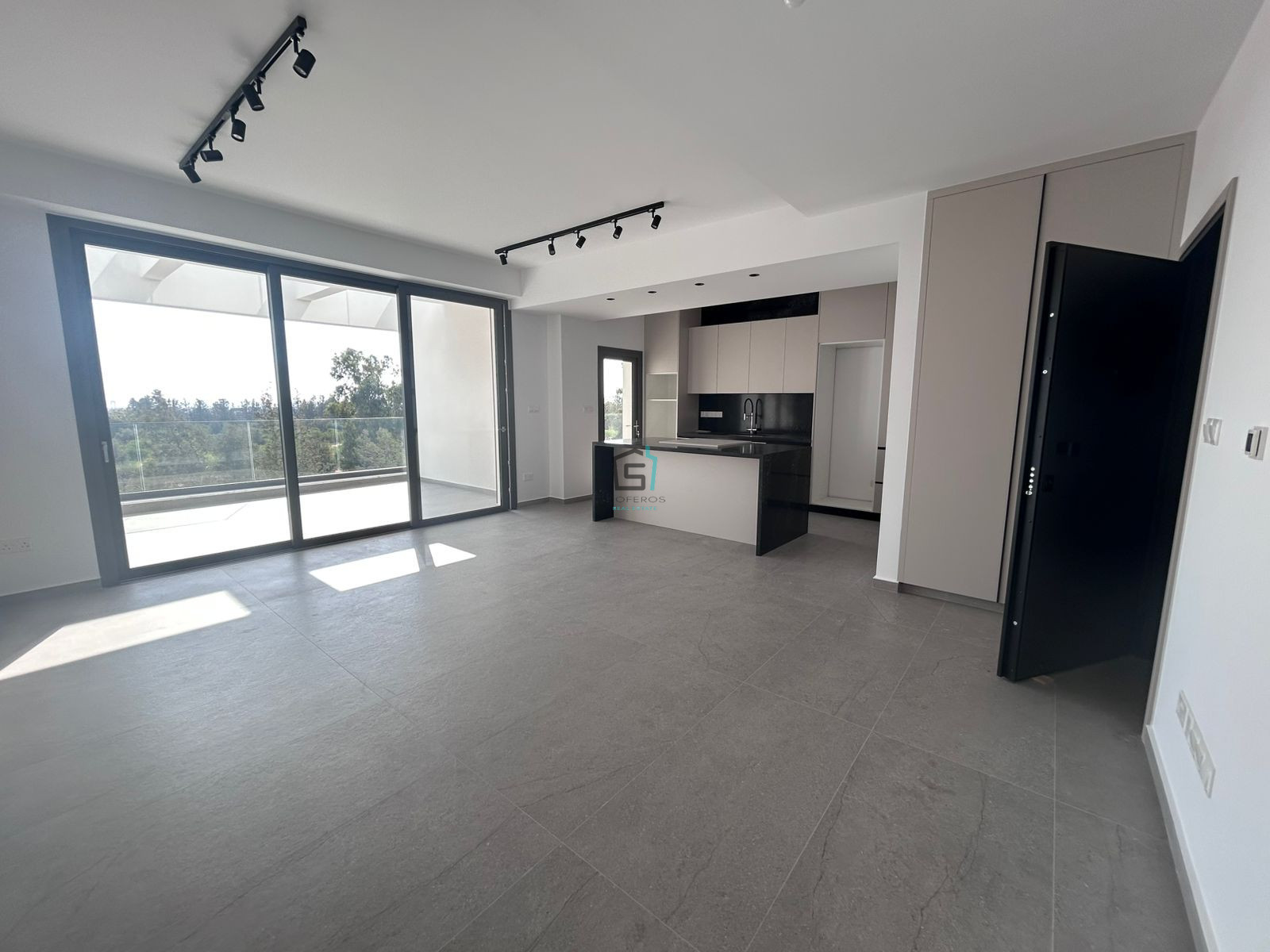 Amazing 3 Bedroom ROOF Terrace Apartment - Kato Polemidia - 2