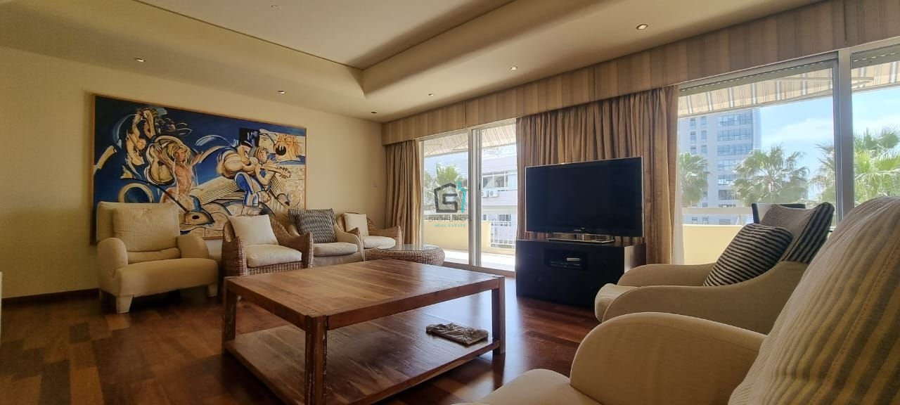 Bright 2 + 1 Bedroom Apartment - Near Oval - 3