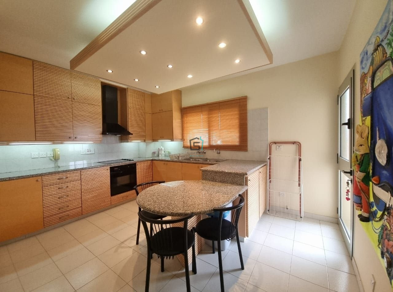 Bright 2 + 1 Bedroom Apartment - Near Oval - 5