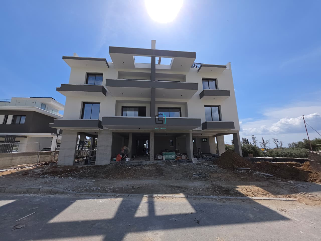 MODERN 2 Bedroom Apartment with ROOF GARDEN - Erimi - 2