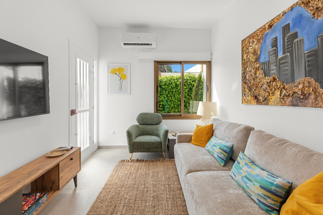 Beautiful 1 Bedroom Apartment - Petrou kai Pavlou