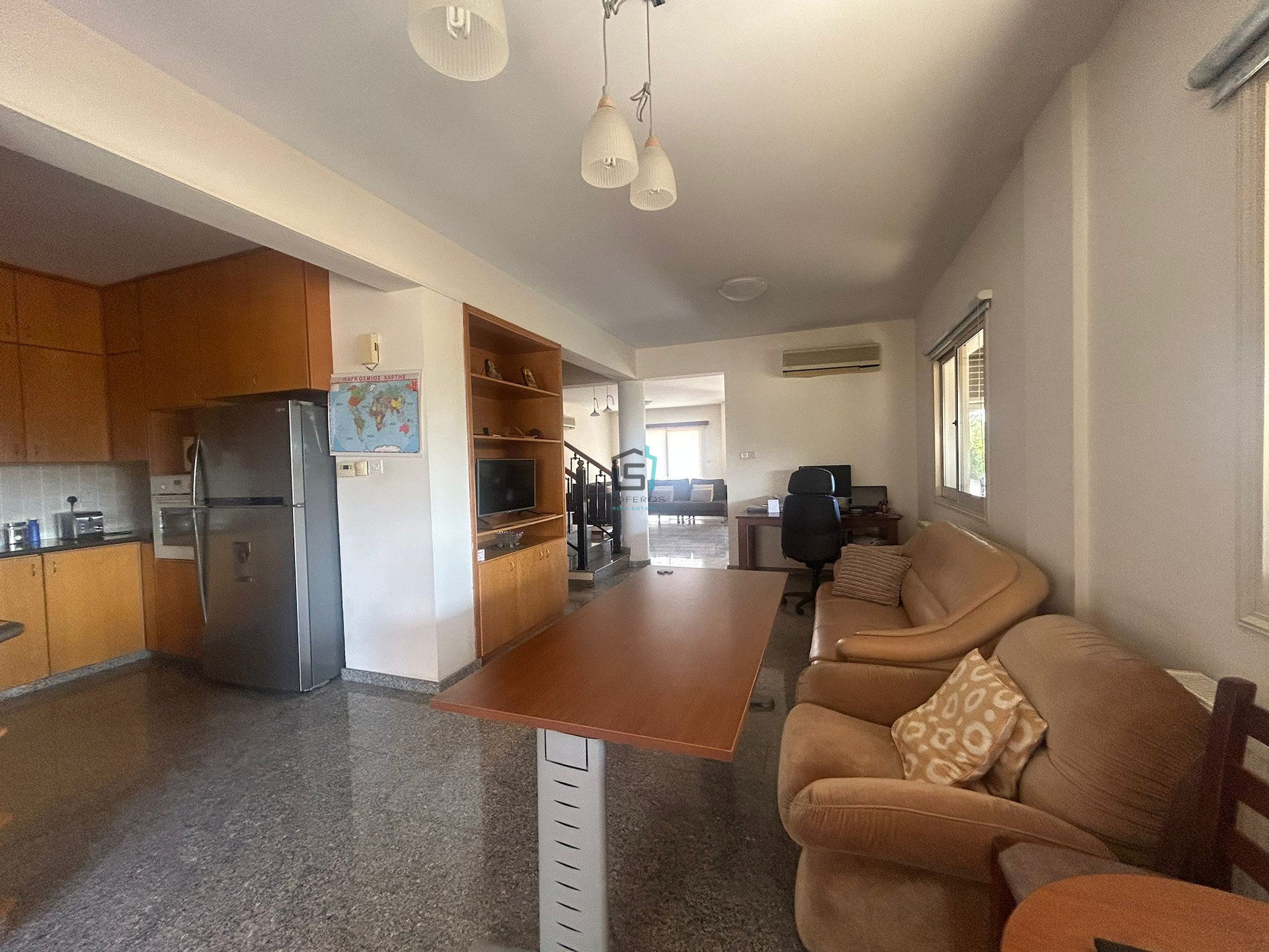 PRIME Location 4-Bedroom Family House - Mesa Geitonia