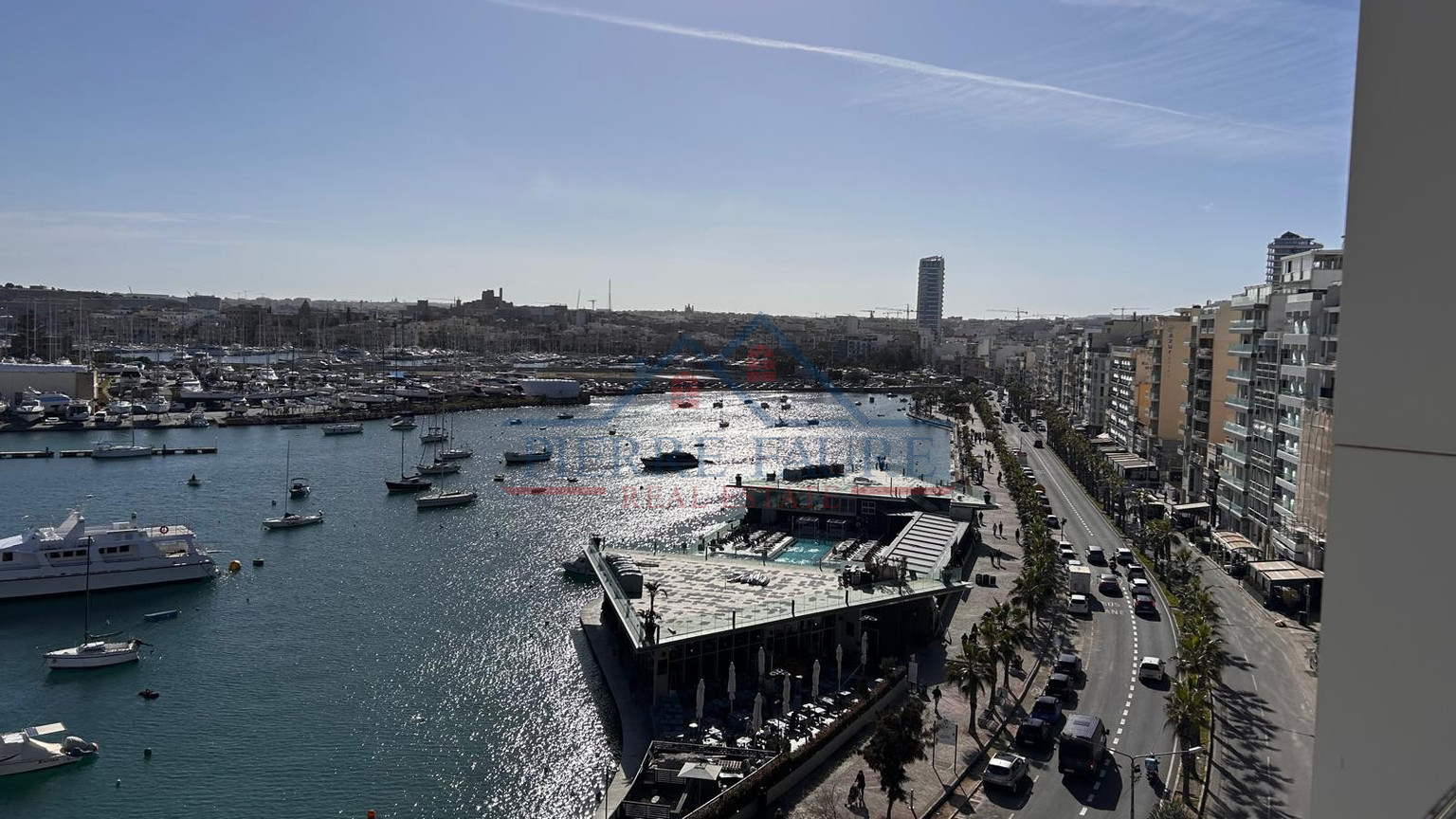Ejendom i Gżira