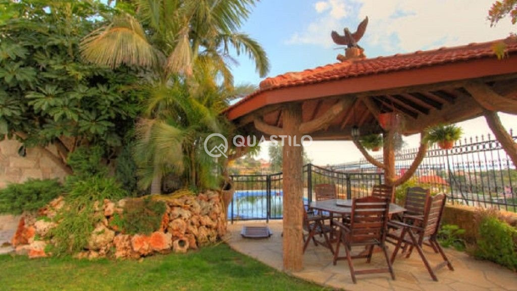 Five-bedroom house — Agia Fyla