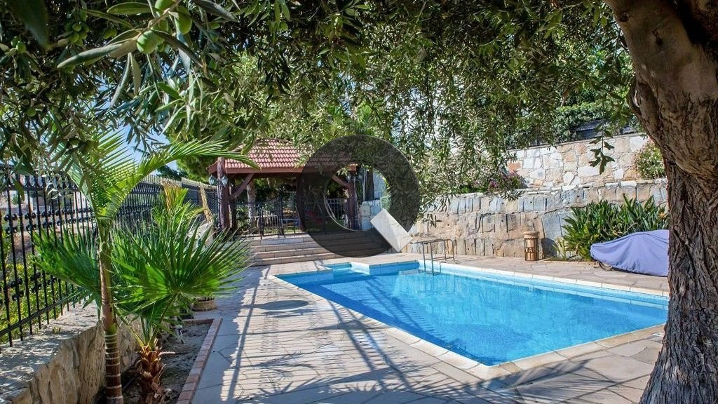 Five-bedroom house — Agia Fyla