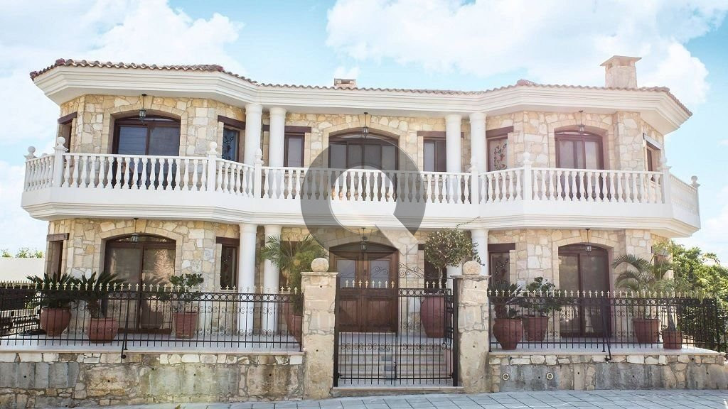 Five-bedroom house — Agia Fyla
