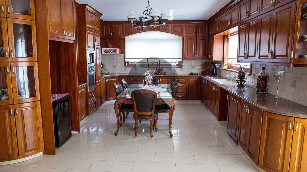 Five-bedroom house — Agia Fyla