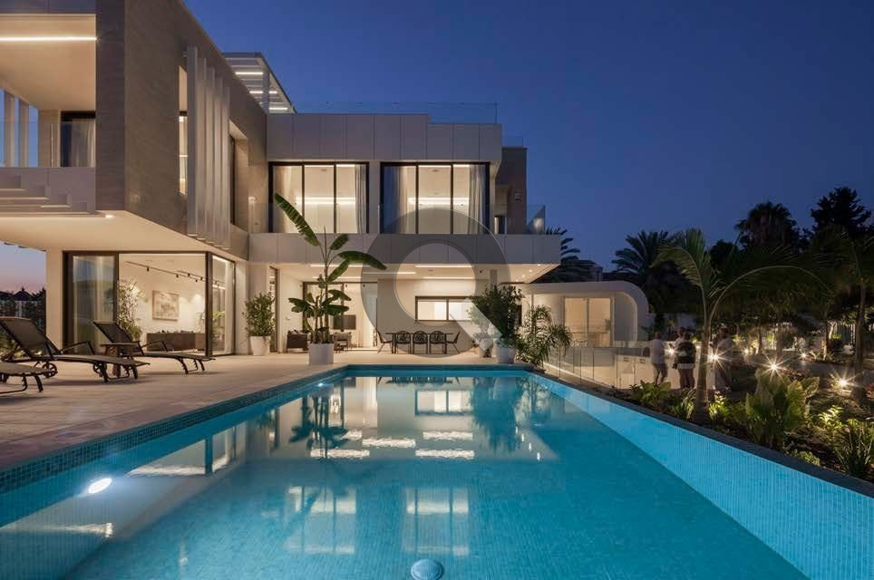 Five-bedroom house — Kalogiroi
