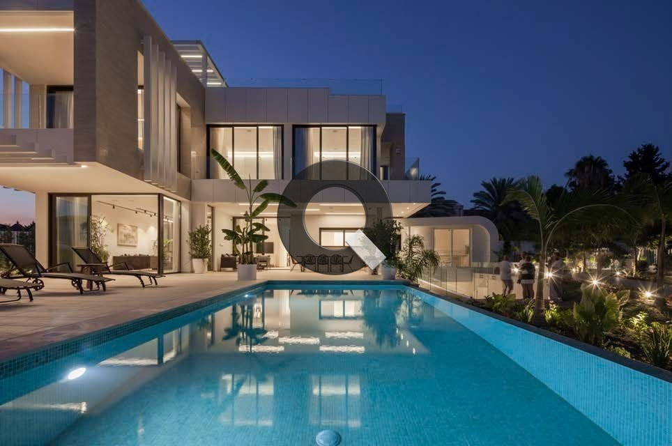 Five-bedroom house — Kalogiroi