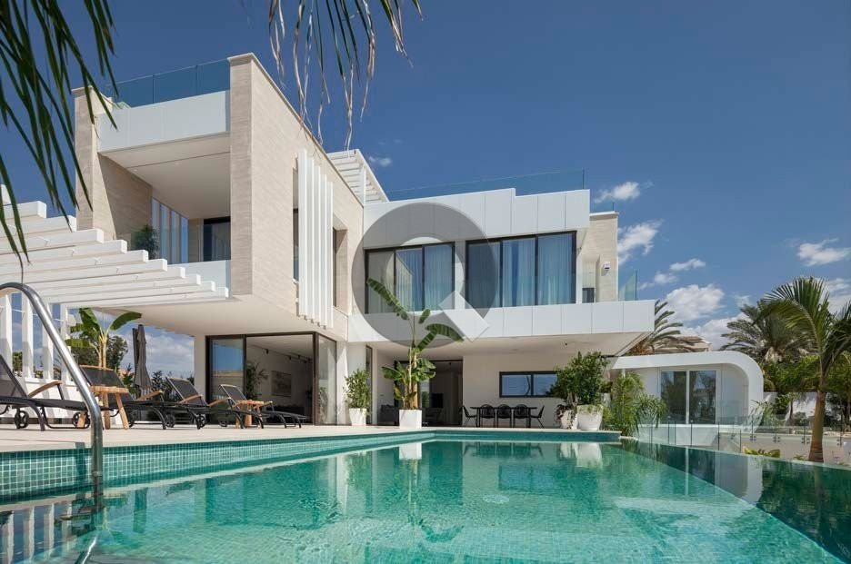 Five-bedroom house — Kalogiroi