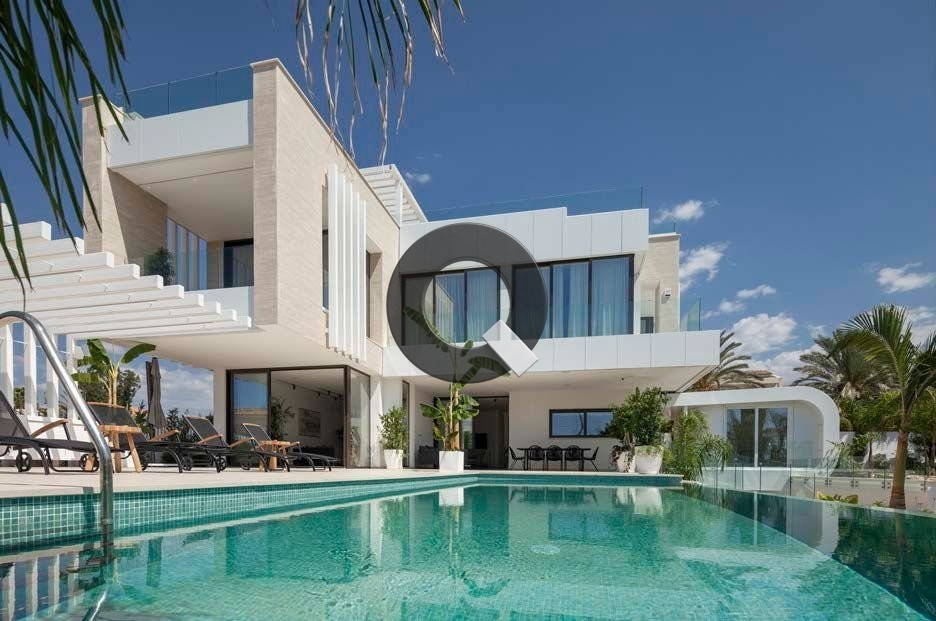 Five-bedroom house — Kalogiroi