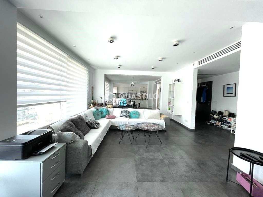 Four-bedroom apartment — Neapolis