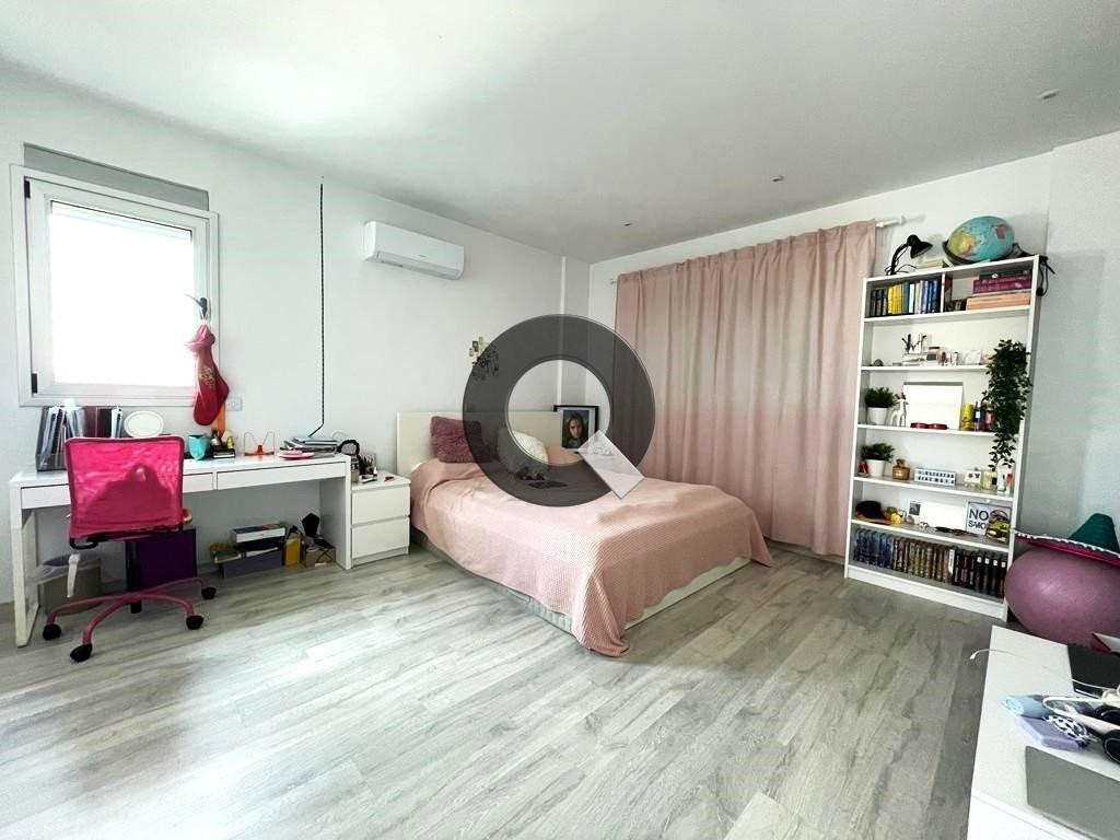 Four-bedroom apartment — Neapolis