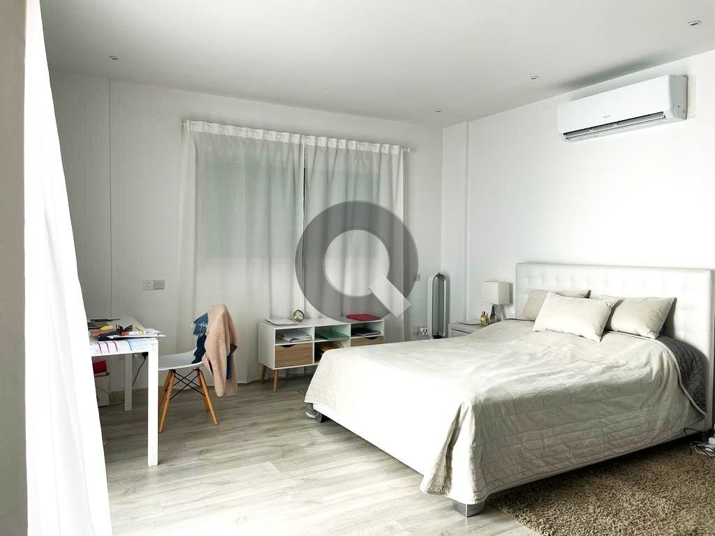 Four-bedroom apartment — Neapolis