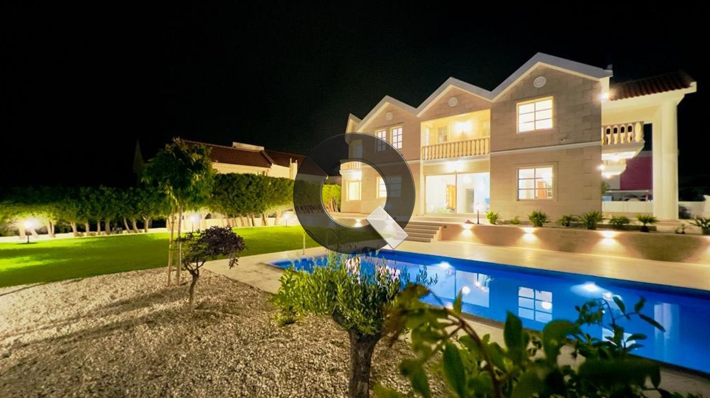 Five-bedroom house — Palodeia