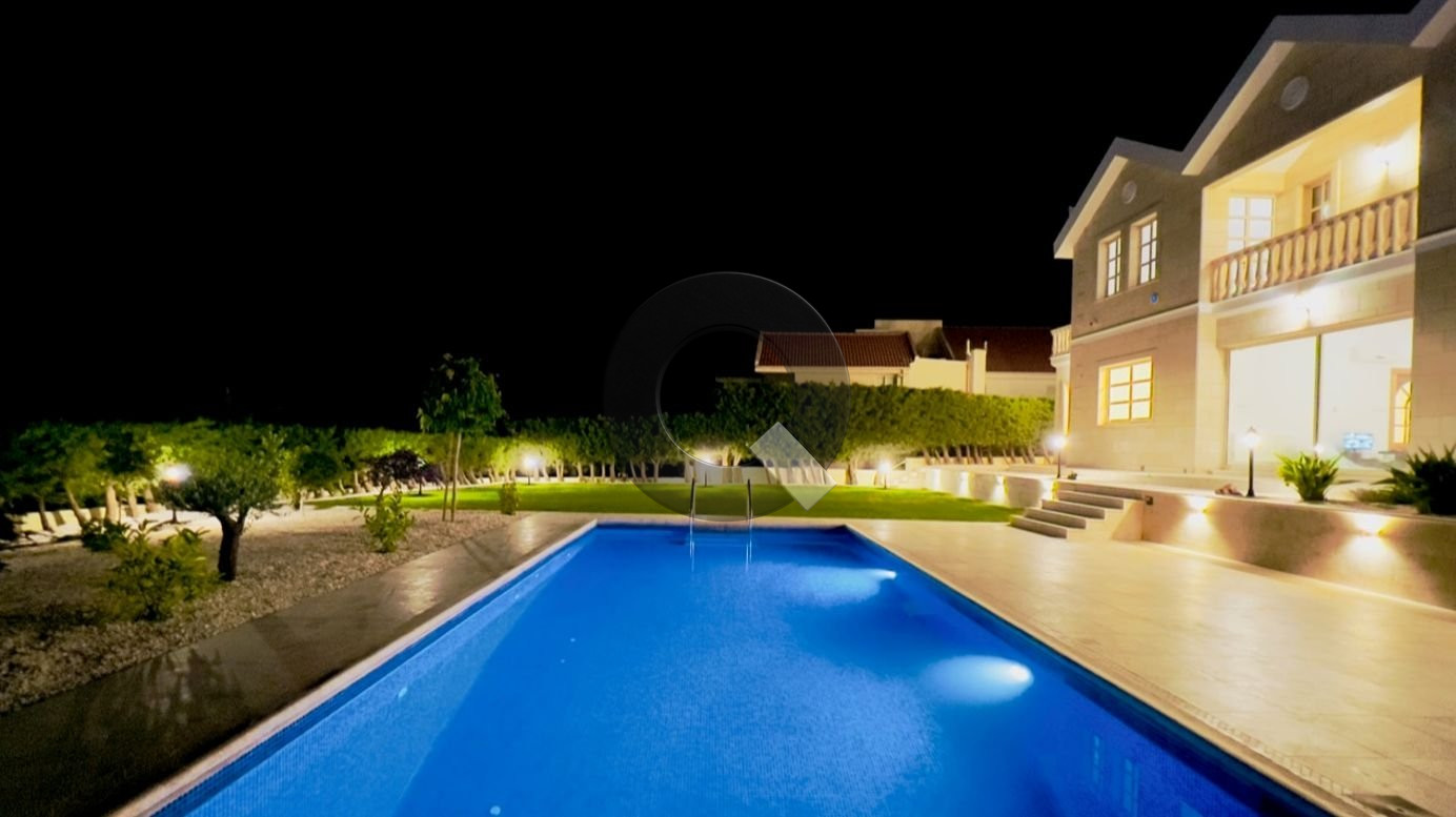 Five-bedroom house — Palodeia
