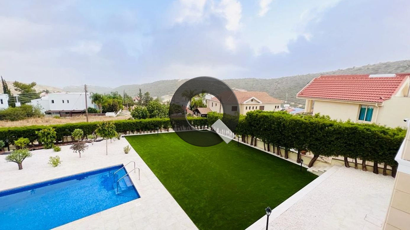 Five-bedroom house — Palodeia
