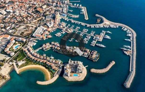 Three-bedroom house — Limassol Marina