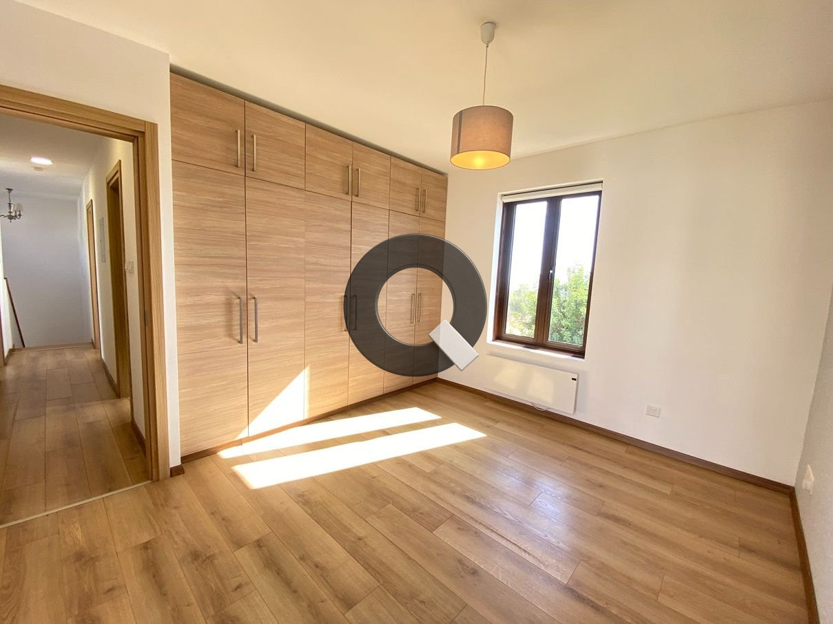 Three-bedroom house — Souni