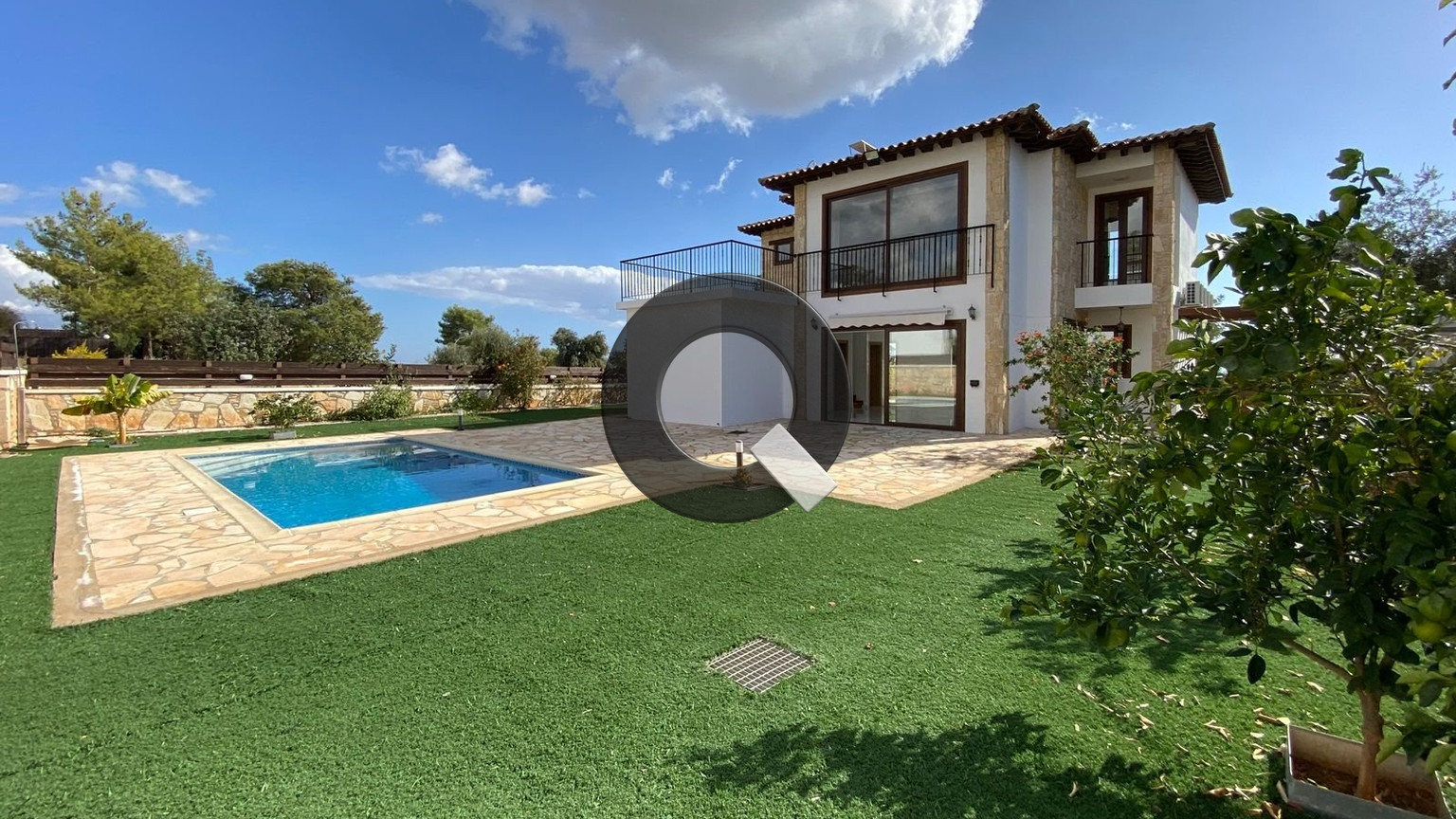 Three-bedroom house — Souni