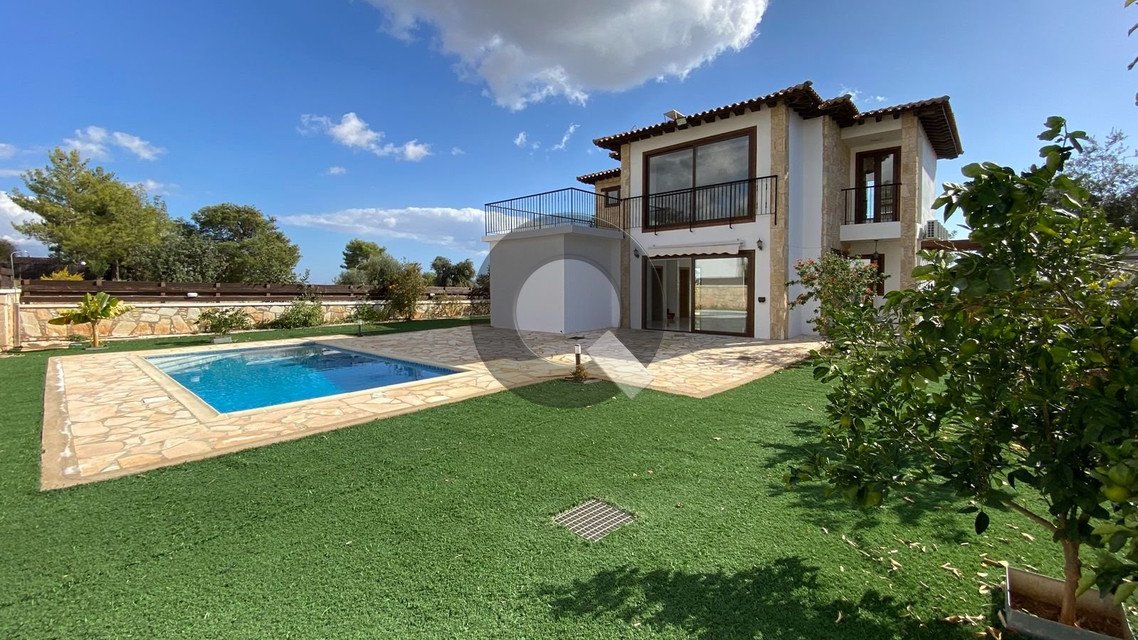 Three-bedroom house — Souni