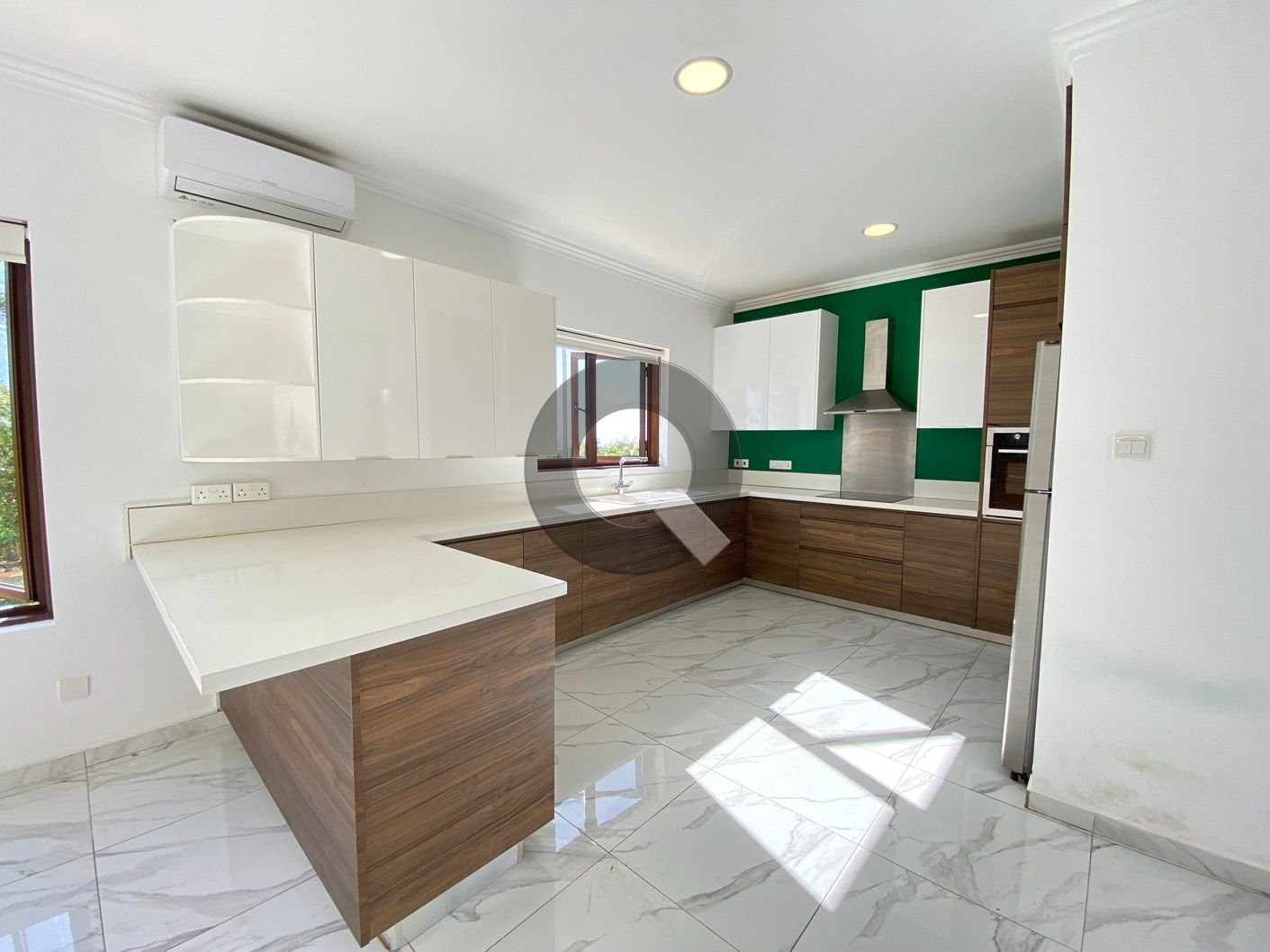 Three-bedroom house — Souni