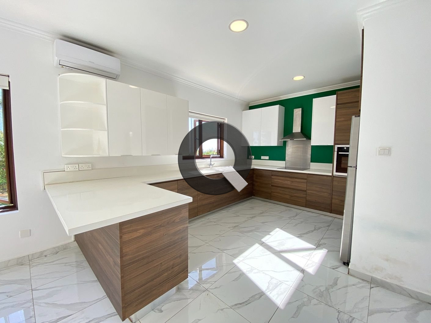 Three-bedroom house — Souni