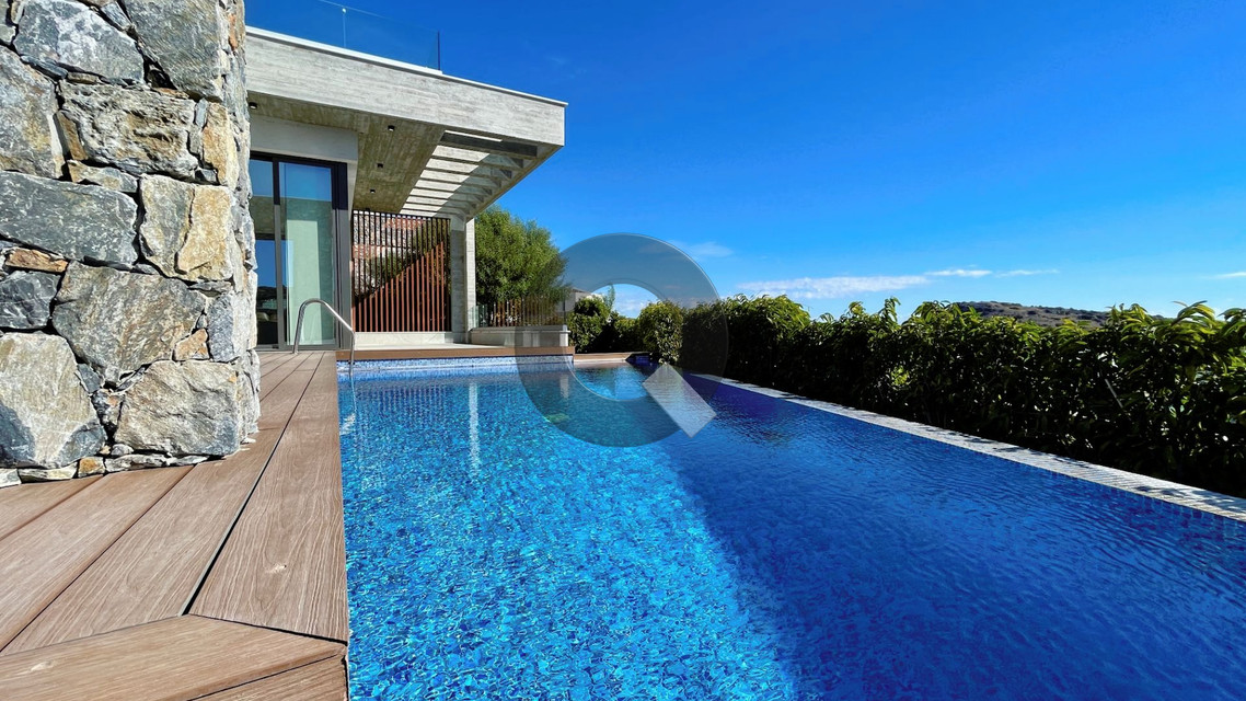 Four-bedroom house — Agios Tychon