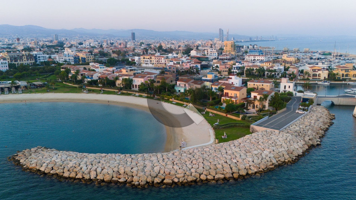 Five-bedroom house — Limassol Marina