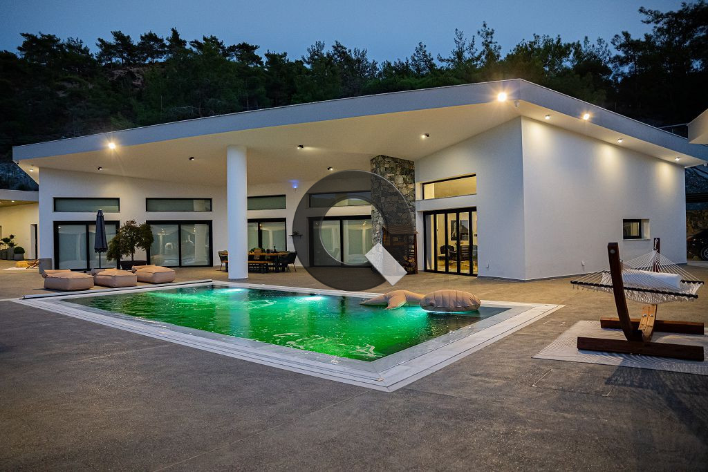 Five-bedroom house — Louvaras