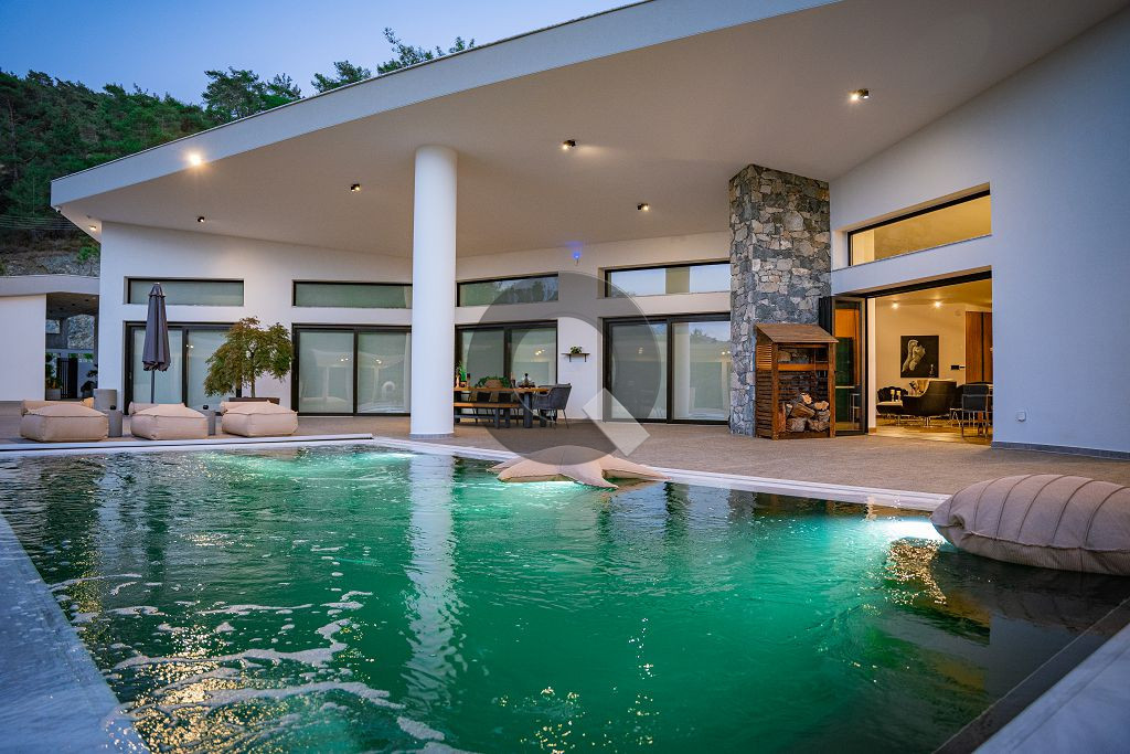 Five-bedroom house — Louvaras