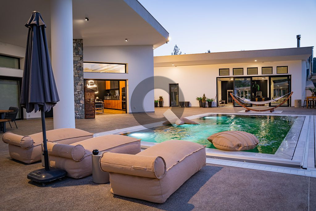 Five-bedroom house — Louvaras