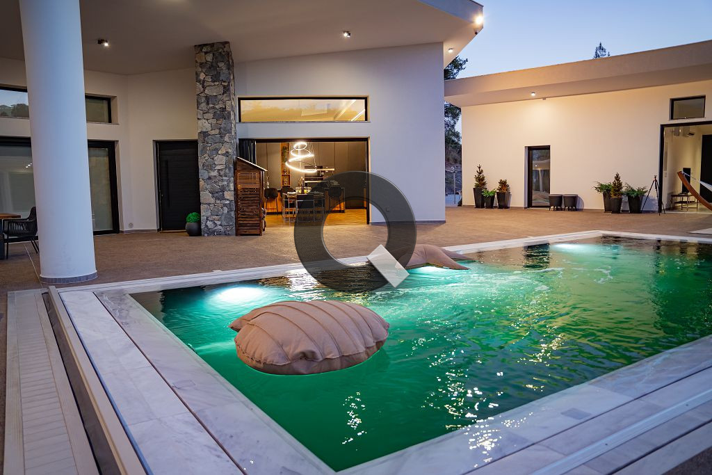 Five-bedroom house — Louvaras