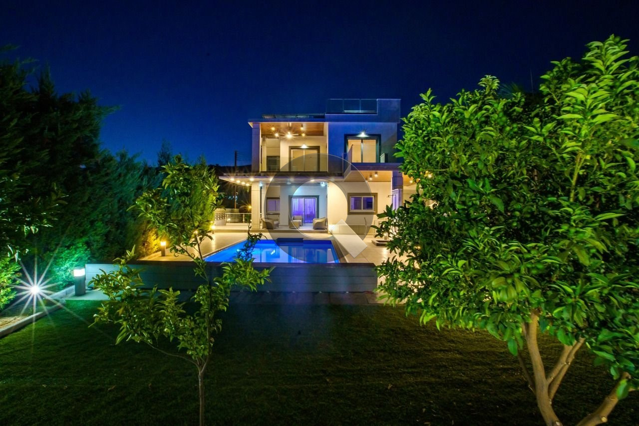 Four-bedroom house — Agios Tychon