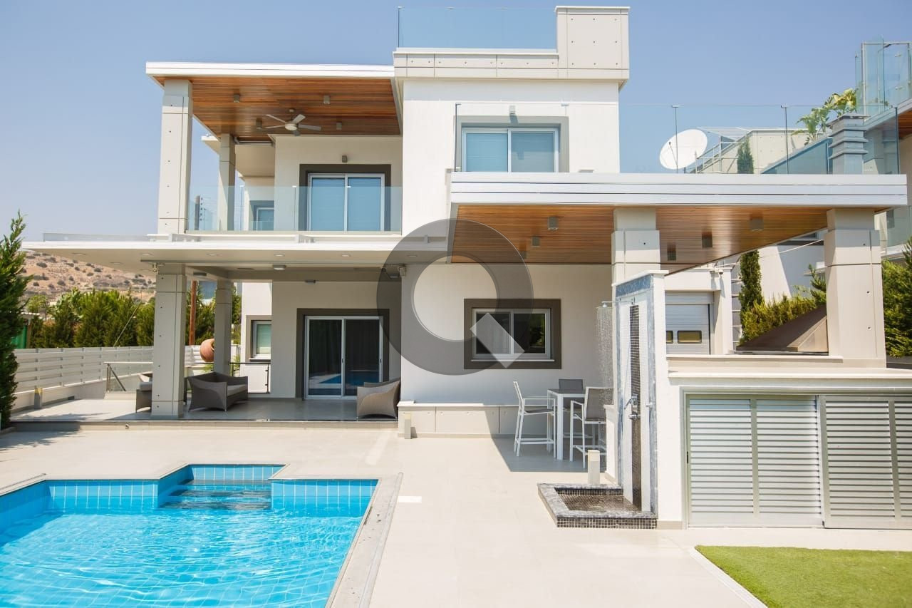 Four-bedroom house — Agios Tychon