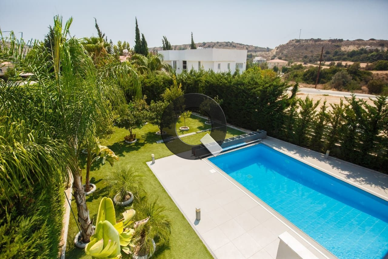 Four-bedroom house — Agios Tychon