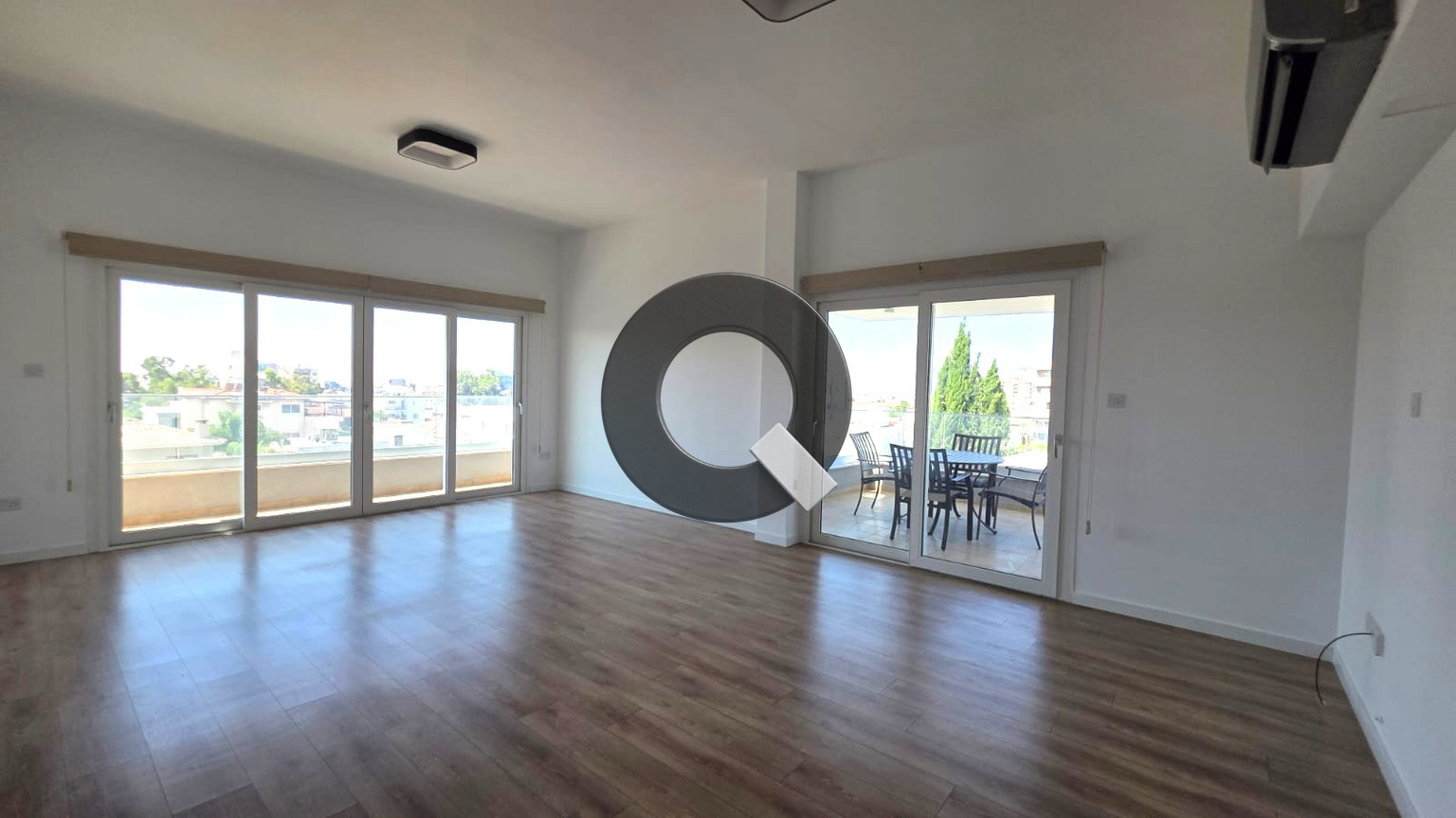 Four-bedroom apartment — City centre