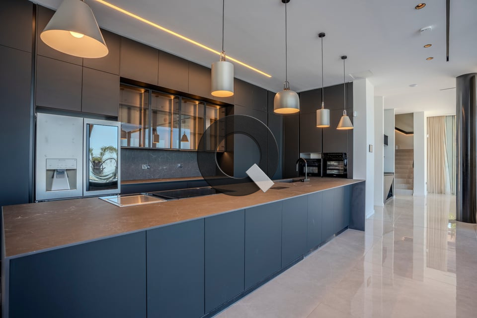 Five-bedroom house — Germasogeia