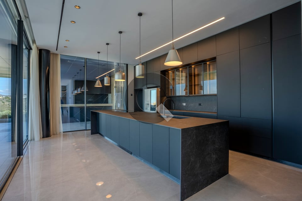 Five-bedroom house — Germasogeia